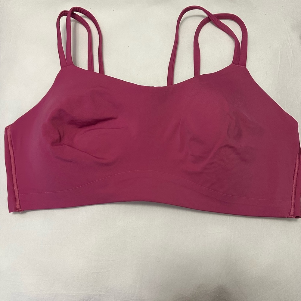 Fuchsia lululemon sports bra